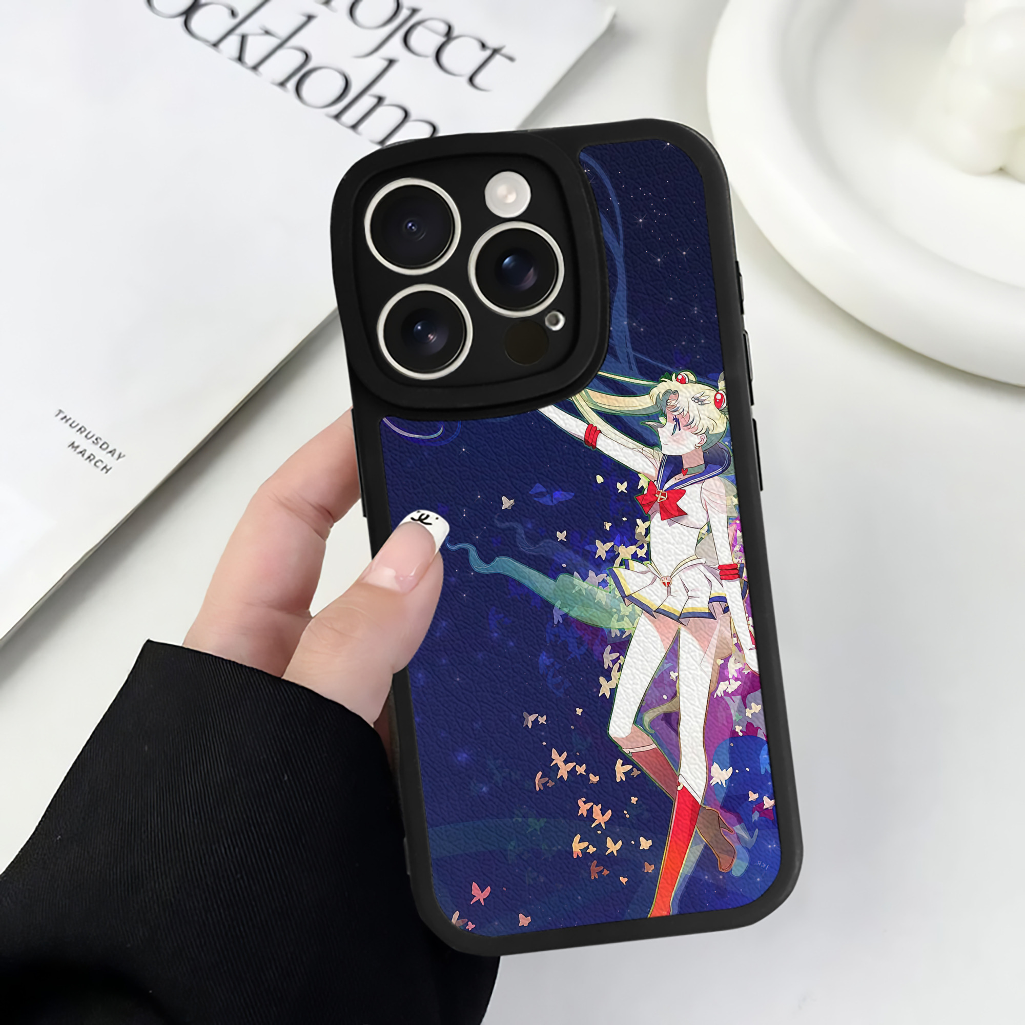 （画像用） 美少女戦士セーラームーン Sailor Moon 【iPhone 16シリーズ対応】シリコンスマホケース（レザー調） 材質：シリコン